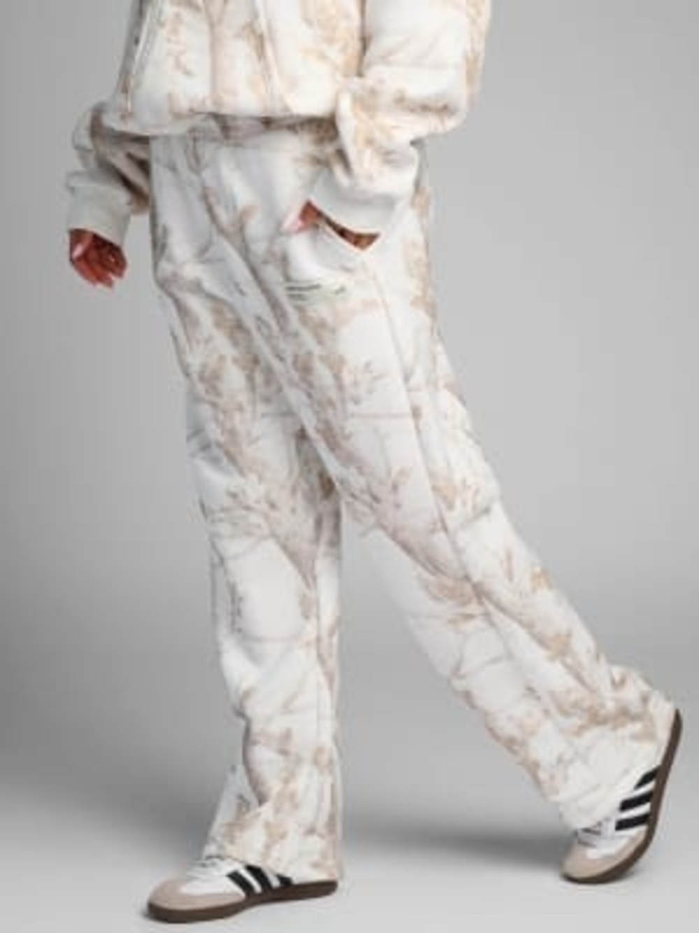 NWT- Comfrt Limited Edition White Oak Camo Straight Leg Sweatpant Size M - Picture 3 of 10